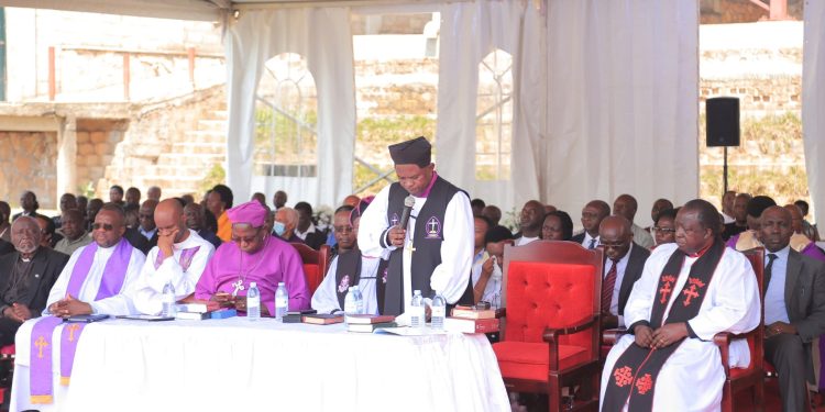 Thousands converge at Buziga for Kanyeihamba’s send off