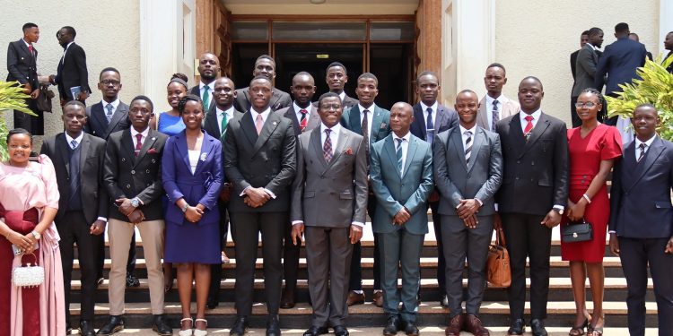 Makerere Nkobazambogo students pay courtesy visit to Katikkiro