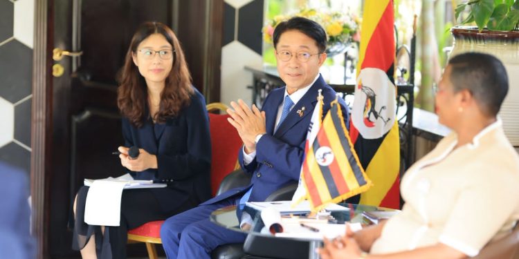 Speaker , Korean Delegation Doscuss Strategic Development Ties