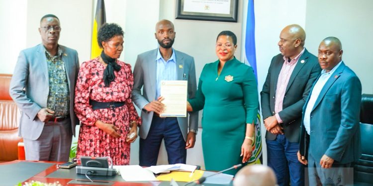 Speaker appeals to teachers to return to class as Parliament moves to address their pay concerns