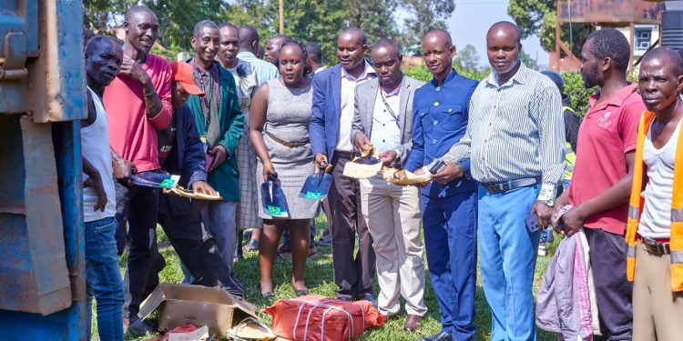 Mukono District Receives 80,000 Hoes to Boost Agricultural Production