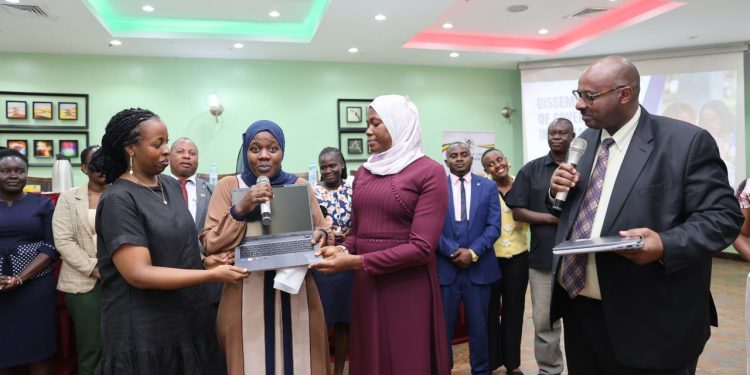 Local Government Communicators Receive Laptops from Government