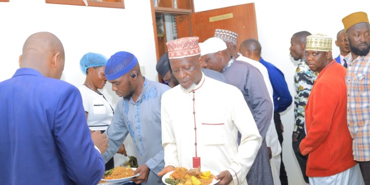 Mukono Iftar Dinner: Sheikh Abdul Kakande Reminds Ugandans to Promote Peace and Respect While Using Their Knowledge to Build Society