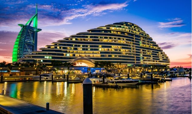 Abu Dhabi Directs Hotels to Extend Guests’ Stay Amid Travel Restrictions