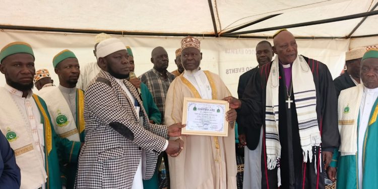 Mufti Praises Gateway Bus Boss for Sponsoring Muslims for 2026 Hajj