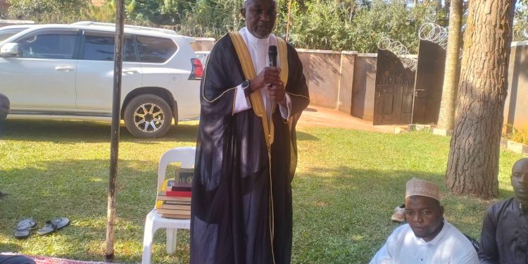 Mufti Urges Youth to Strengthen Bonds